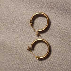 Yellow gold small hoop earrings